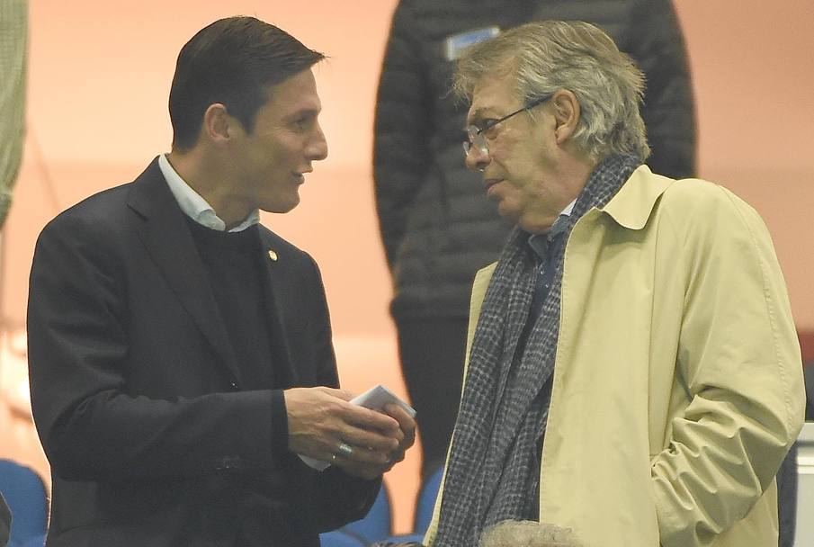 Javier Zanetti, vicepresidente dell&#39;Inter, e Massimo Moratti a colloquio prima della partita. Ansa